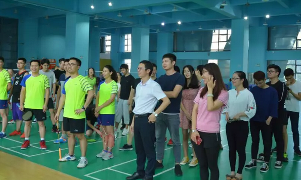 jbo竞博2018羽毛球赛圆满进行